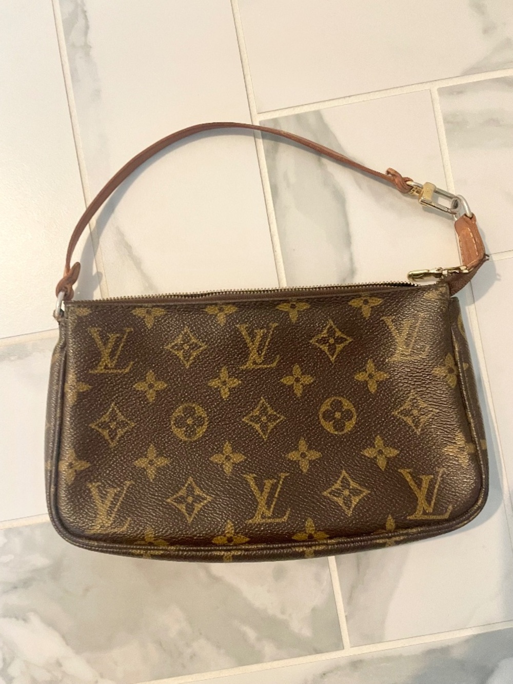 Pochette purse LV - Picture 2 of 7